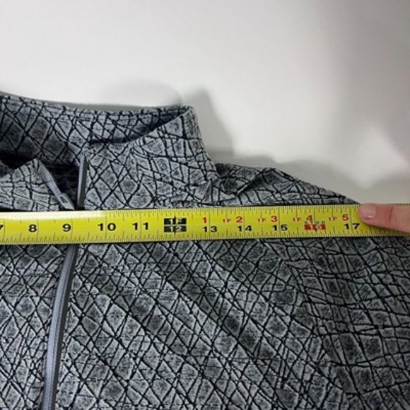 Lululemon Gray Surge Warm Half Zip Long Sleeve  Mock Neck Thumbholes Top Size L - Picture 8 of 11
